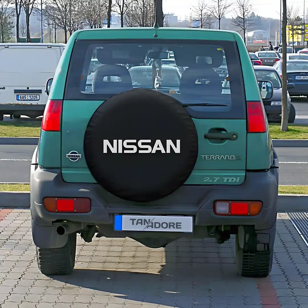 Чехол на запасное колесо с логотипом Nissan